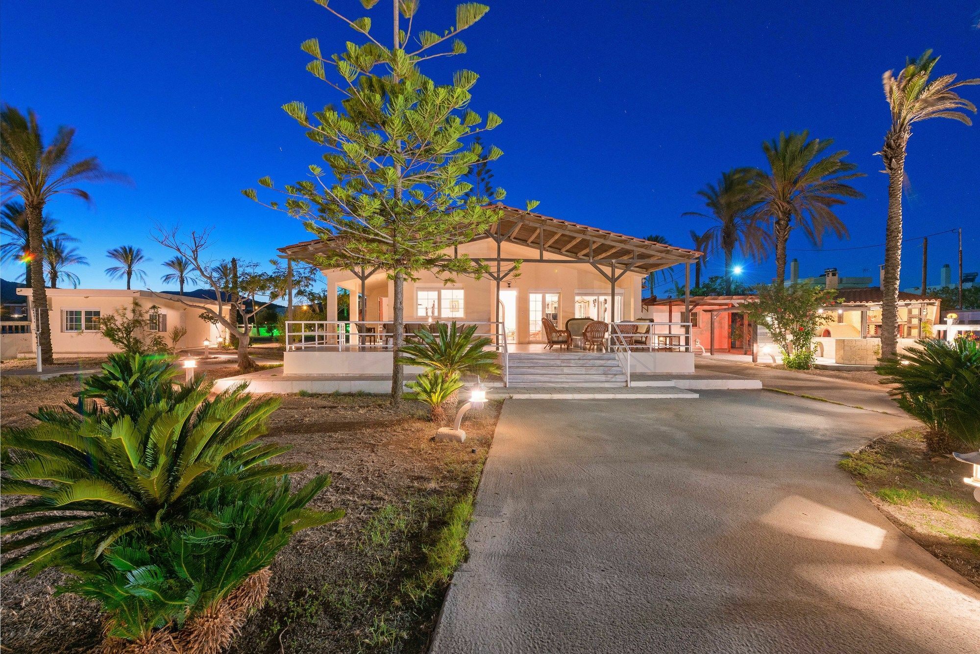 Villa Maria Beachfront Residence คิโอตาริ ภายนอก รูปภาพ
