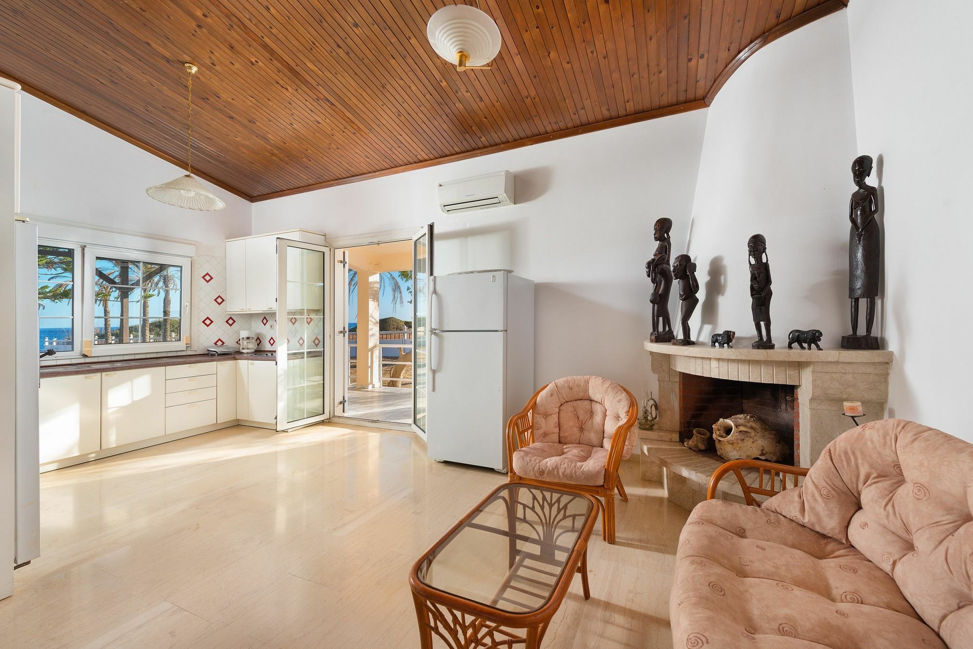 Villa Maria Beachfront Residence คิโอตาริ ภายนอก รูปภาพ