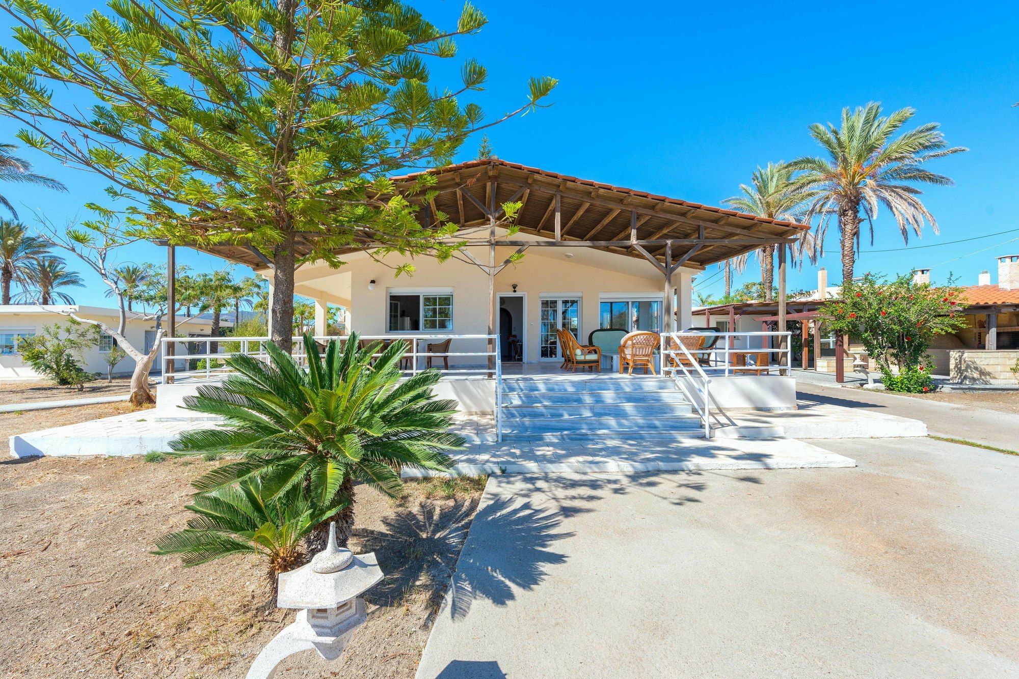 Villa Maria Beachfront Residence คิโอตาริ ภายนอก รูปภาพ